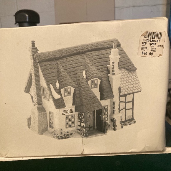 Department 56 Dickens Village Over 50 buildings and accessories. Prices vary - Picture 4 of 16